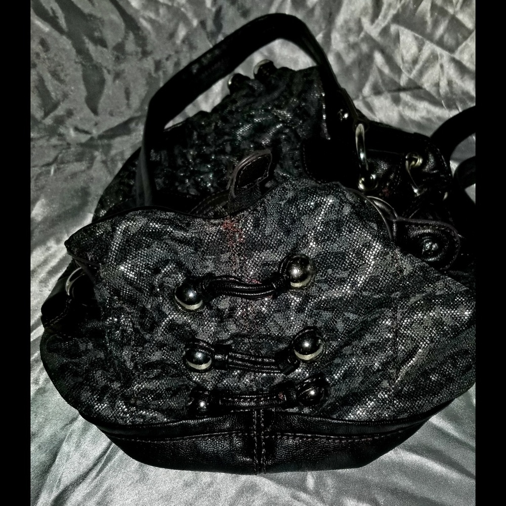Woman's Handbag - Picture 3 of 8